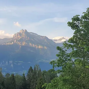 studio-tout-confort-avec-vue-sur-les-sommets.hotels-rhonealpes.com/